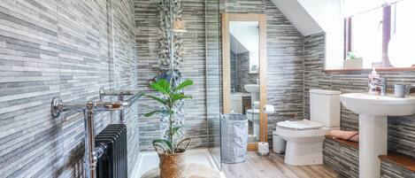 Cottage | Bathroom | Shower