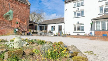 Cottage | Property grounds