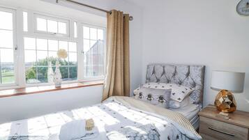 Cottage | 5 bedrooms, individually decorated, individually furnished, free WiFi