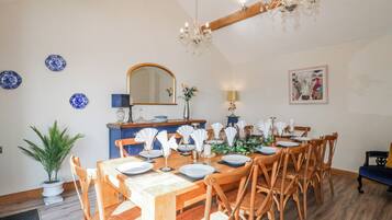 Cottage | Dining