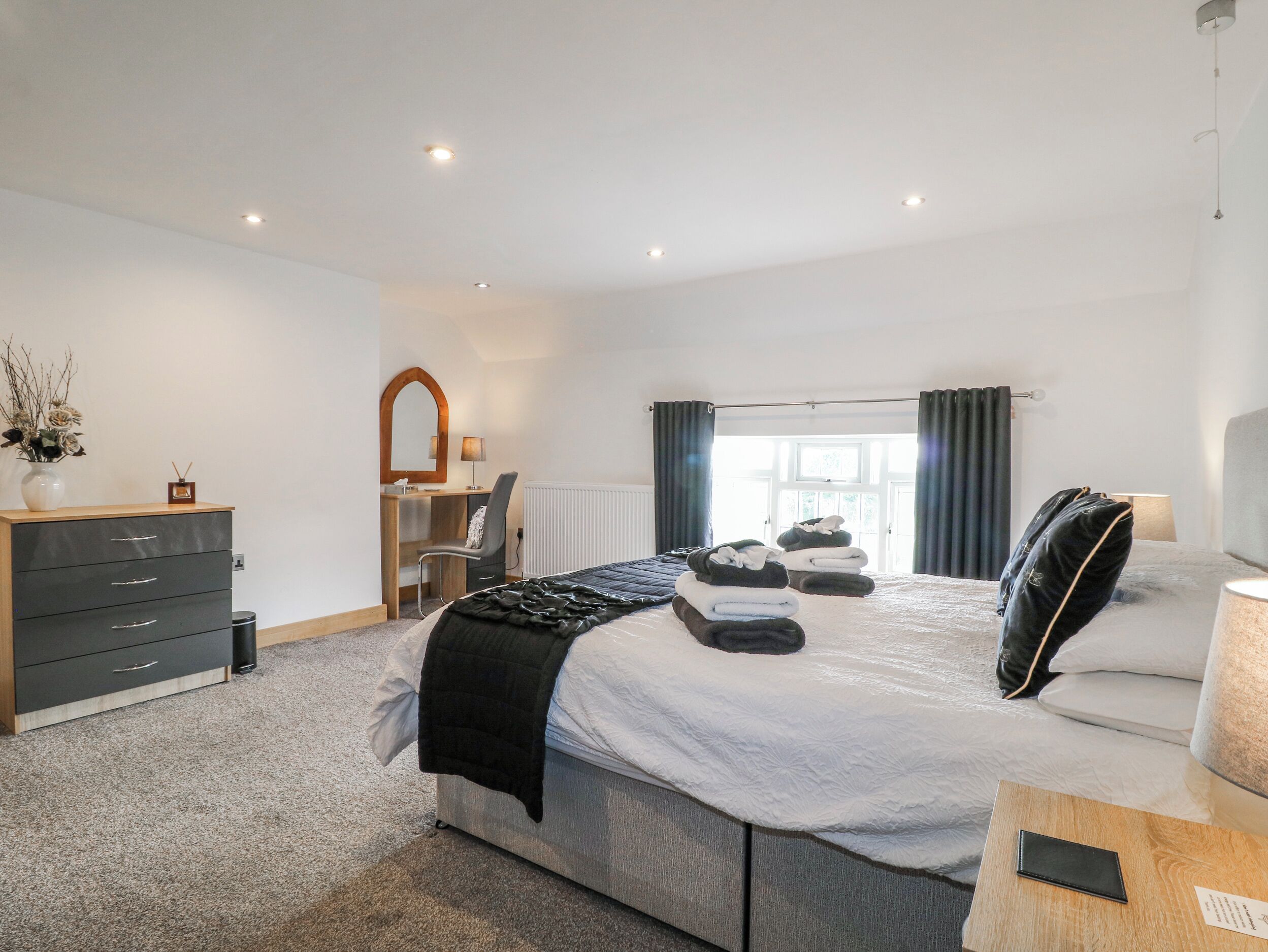 Cottage | 5 bedrooms, individually decorated, individually furnished, free WiFi