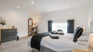 Cottage | 5 bedrooms, individually decorated, individually furnished, free WiFi