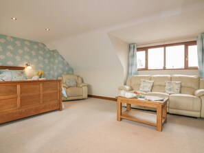 Cottage | Interior - Meadowside (Truro)