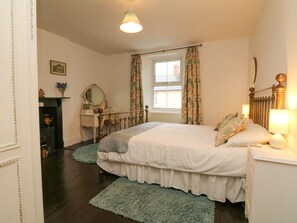 4 habitaciones, decoración personalizada y muebles diferentes 