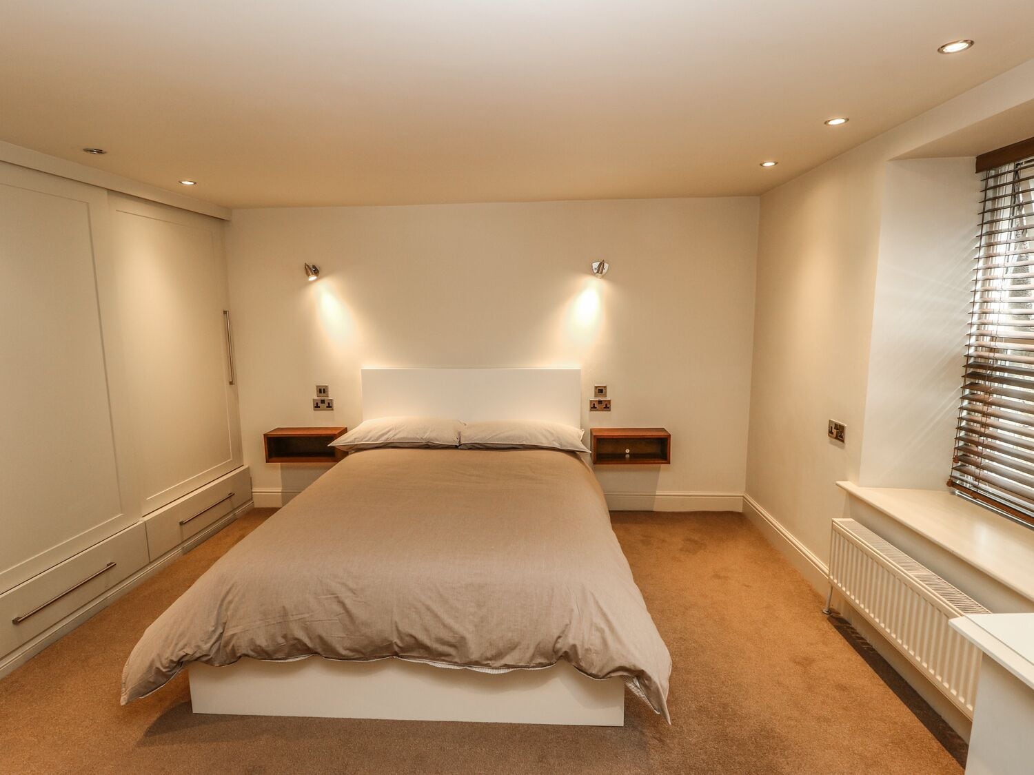 2 habitaciones, decoración personalizada y muebles diferentes 