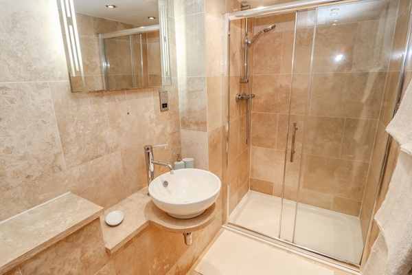 Cottage | Bathroom | Shower