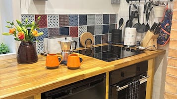 Cottage | Dapur pribadi | Lemari es, ketel listrik, dan pemanggang roti