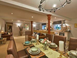 Casa rural | Cuina privada | Frigorífic, rentaplats, bullidora elèctrica i torradora 