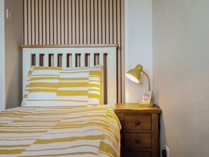 3 bedrooms, individually decorated, individually furnished, free WiFi - Redwood (Harlech)