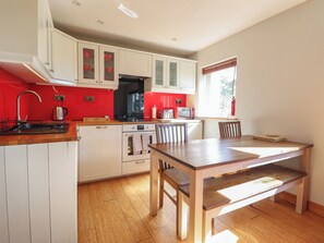 Cottage | Interior - Redwood (Harlech)