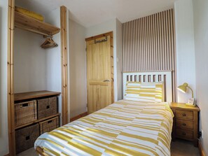 3 bedrooms, individually decorated, individually furnished, free WiFi - Redwood (Harlech)