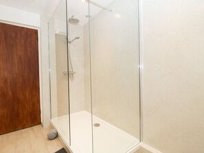Bathroom - Seaview (Swanage)