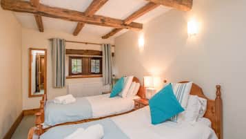 Cottage | 4 bedrooms, individually decorated, individually furnished, free WiFi