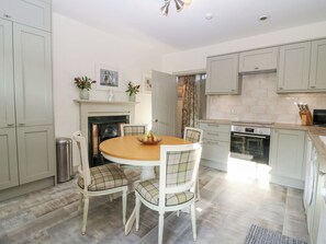 Dining - Pear Cottage - Priorwood Garden (Melrose)