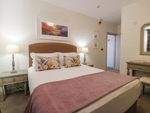 Cottage | Interior - Pear Cottage - Priorwood Garden (Melrose)