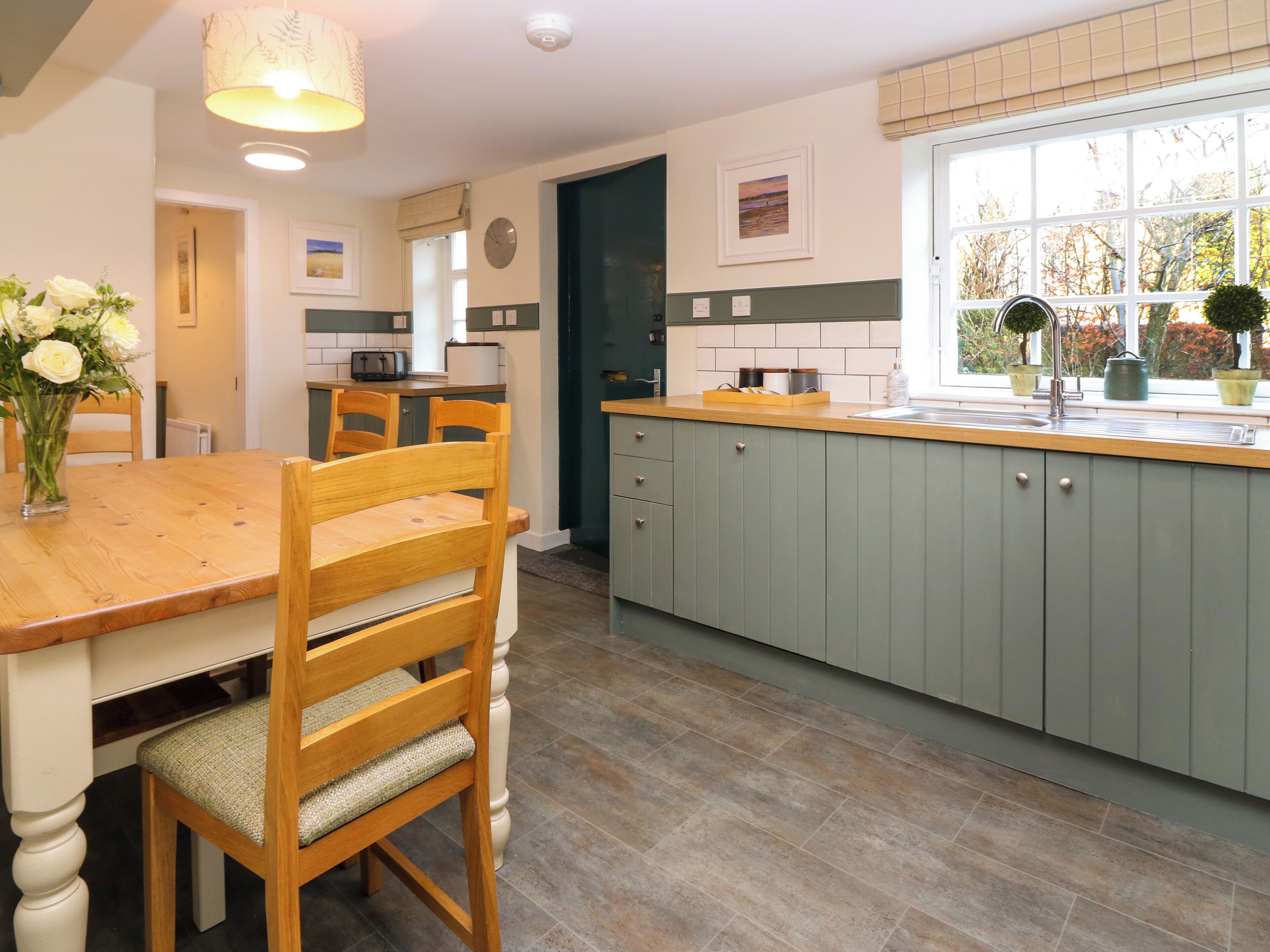 Cottage | Dining