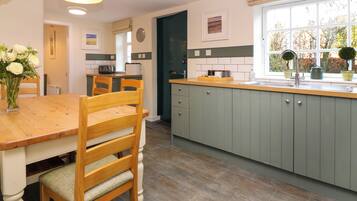 Cottage | Dining