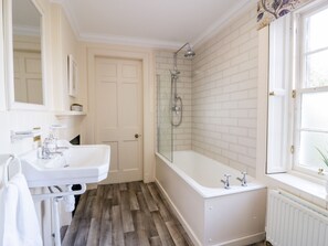 Shower - Harmony House - Harmony Gardens (Melrose)