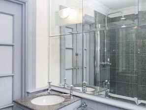 Cottage | Bathroom | Shower