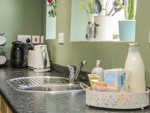 Cottage | Private kitchen | Fridge, dishwasher, electric kettle, toaster