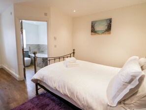 Cottage | 2 bedrooms, individually decorated, individually furnished, free WiFi