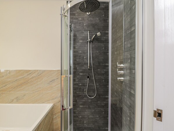 Cottage | Bathroom | Shower