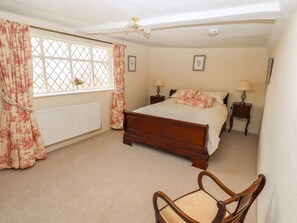 Cottage | 7 bedrooms, individually decorated, individually furnished, free WiFi - Top Farm House (Oswestry)