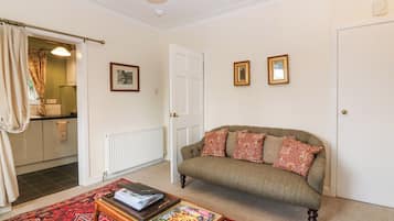 Cottage | Living area | Fireplace