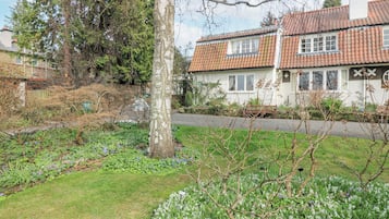 Cottage | Property grounds