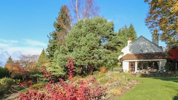 Cottage | Property grounds