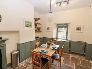 Cottage | Dining