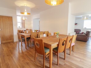 Cottage | Private kitchen | Fridge, dishwasher, electric kettle, toaster