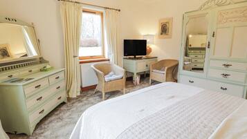 6 quartos, individualmente decorados, individualmente mobiliados