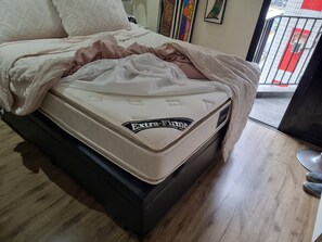 1 bedroom, desk, free WiFi, bed sheets