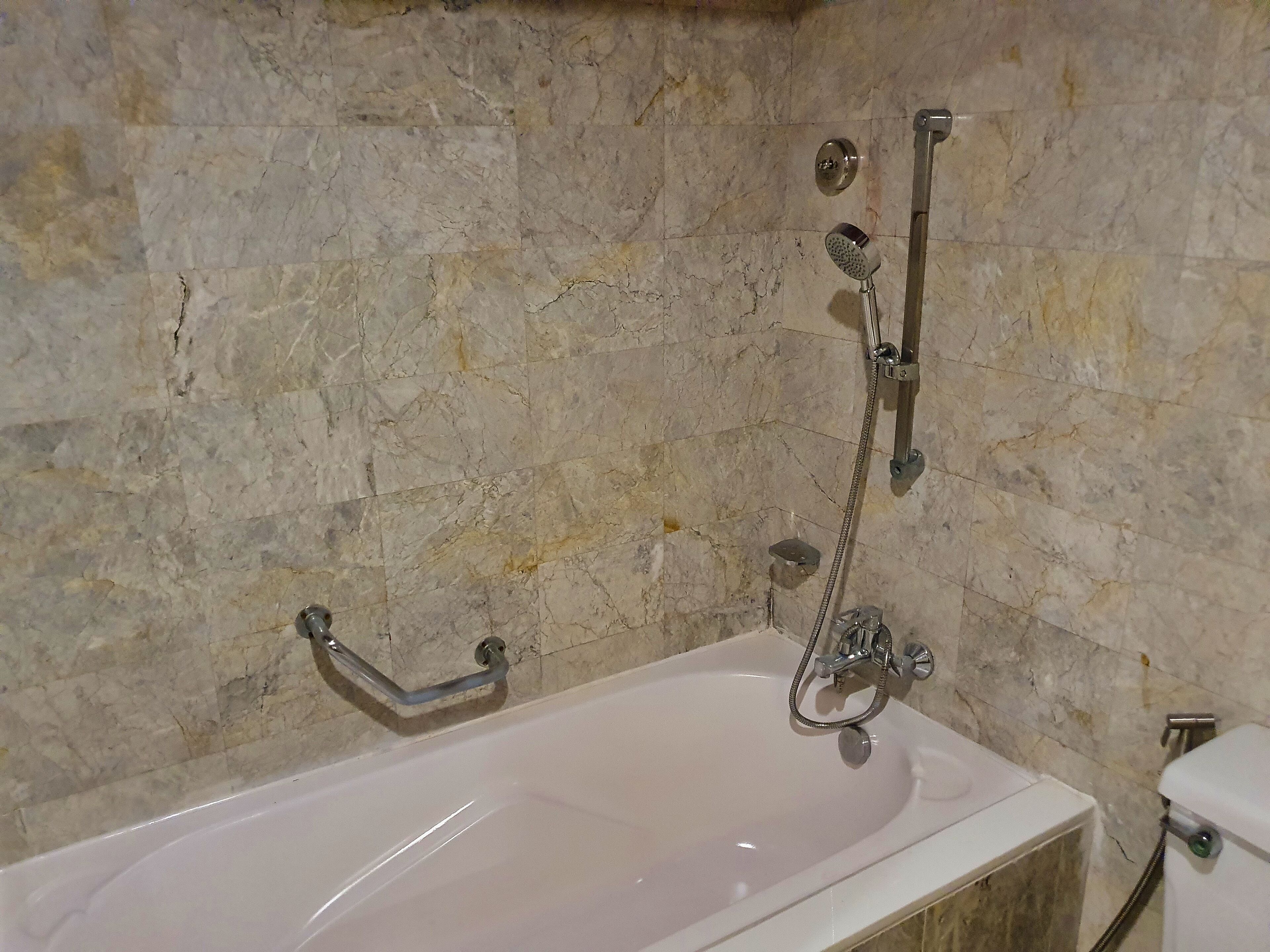 deep-soaking bathtub