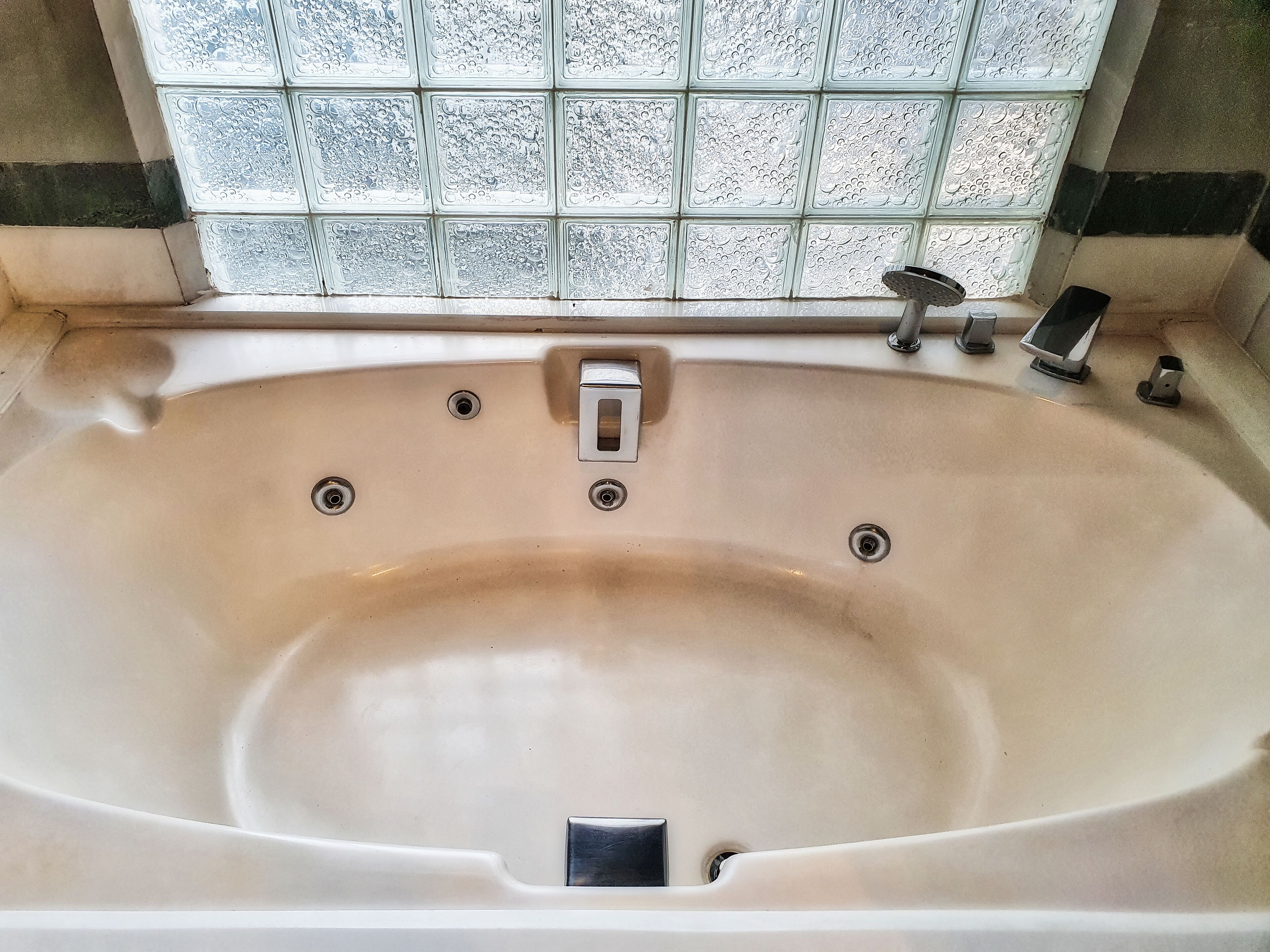 suite, sea view | deep-soaking bathtub