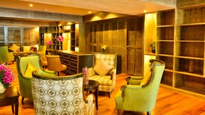 Lobby sitting area - Sea Pearl Beach Resort (Patong)