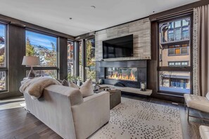 Smart TV, fireplace - Lumin 2 - Blu Bathworks tubs and Waterworks fixtures. (SNOWMASS VILLAGE)