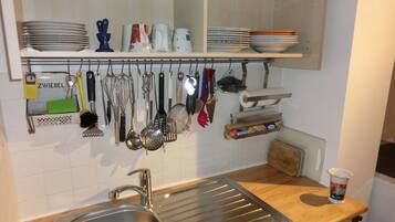 Apartment | Eigene Küche | Kühlschrank, Mikrowelle, Ofen, Herdplatte