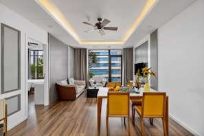 Penthouse Luxe | Coin séjour | Télévision LCD