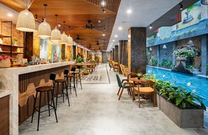 Bar en bord de piscine