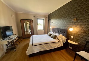 Kahden hengen deluxe-huone, oma kylpyhuone, näköala uima-altaalle (Rétro)