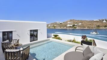APEIRON Suite with Private Pool and Sea View | Vista dalla camera