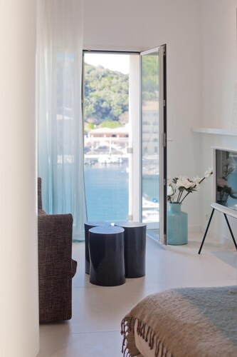 Superb cozy studio on the Bonifacio Marina