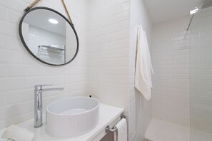 Shower, hair dryer, towels - Cotillo Beachfront Escape (La Oliva)
