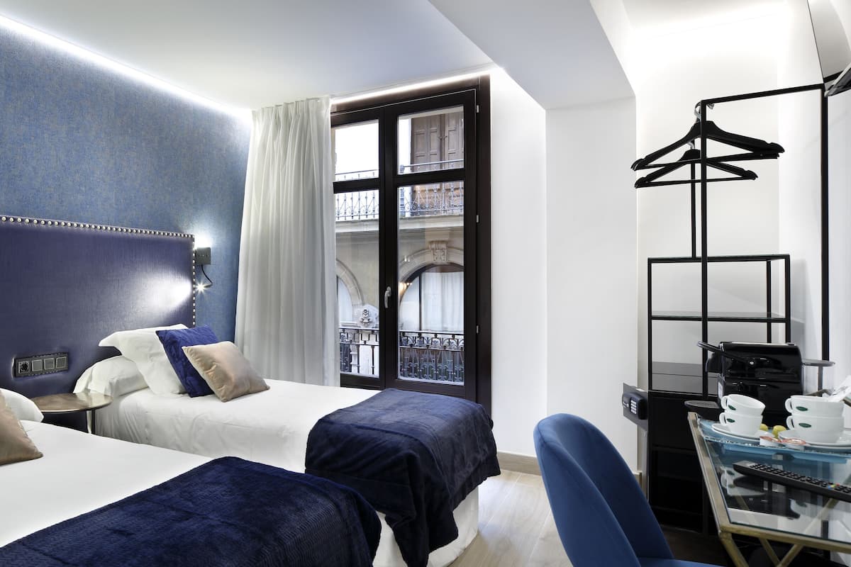 Design Twin kamer (Mariangeles) | 1 slaapkamer, luxe beddengoed, donzen dekbedden, Select Comfort-bedden