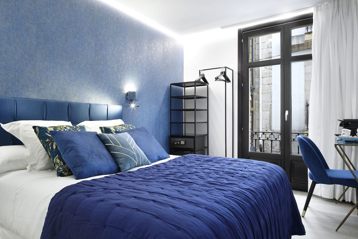Design tweepersoonskamer (Elena) | 1 slaapkamer, luxe beddengoed, donzen dekbedden, Select Comfort-bedden