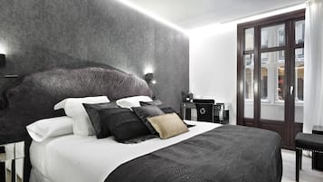 Superior tweepersoonskamer (Dalma) | 1 slaapkamer, luxe beddengoed, donzen dekbedden, Select Comfort-bedden