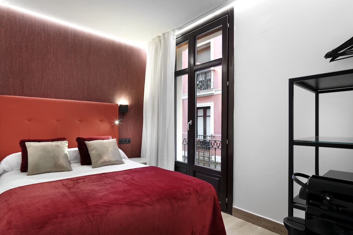 Design kamer (Lola) | 1 slaapkamer, luxe beddengoed, donzen dekbedden, Select Comfort-bedden