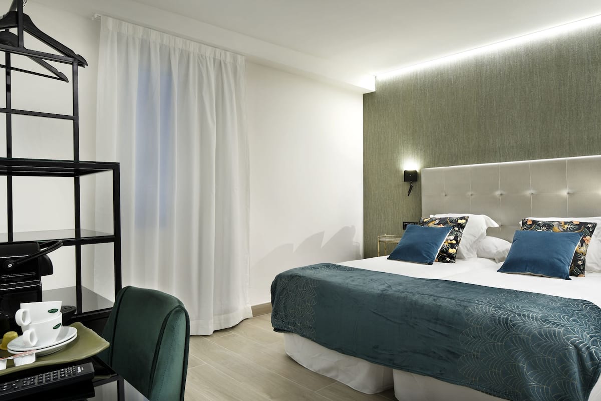 Design Twin kamer (Alina) | 1 slaapkamer, luxe beddengoed, donzen dekbedden, Select Comfort-bedden